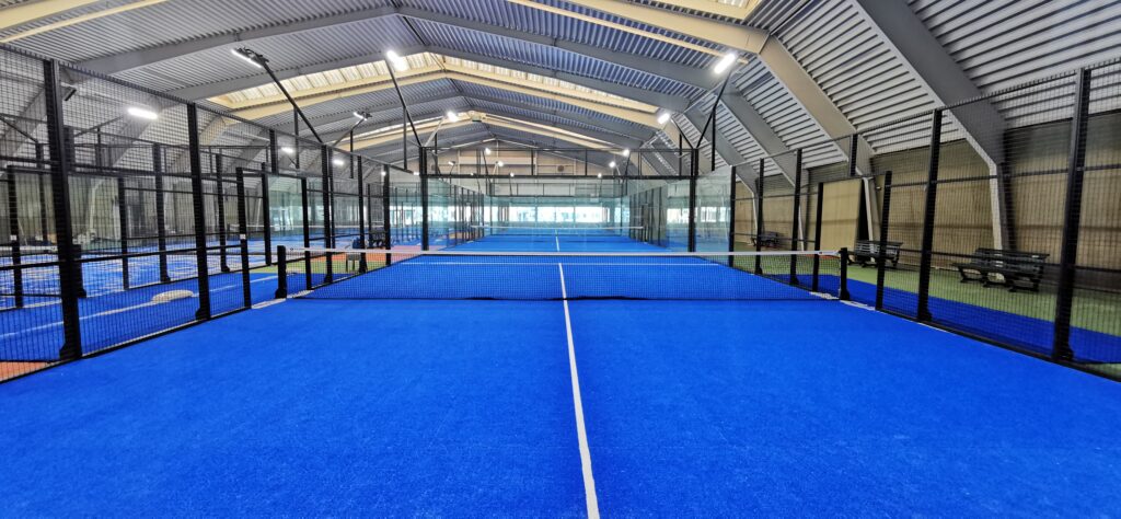 Houten / 6 padelbanen indoor Padel Service Nederland BV