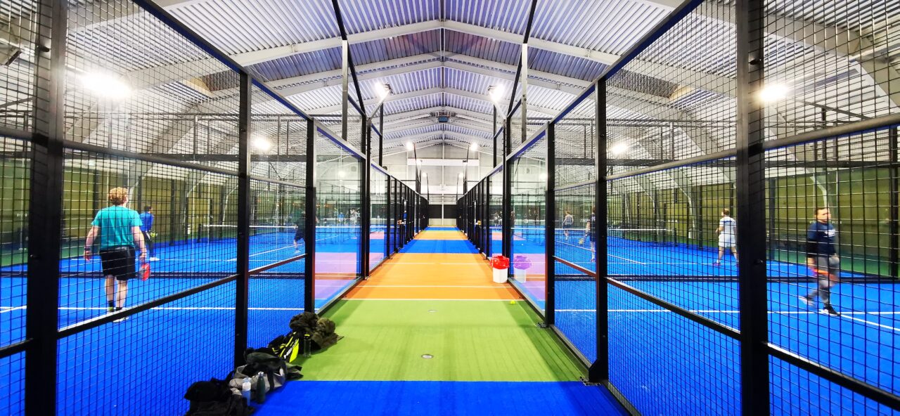 Houten / 6 padelbanen indoor Padel Service Nederland BV